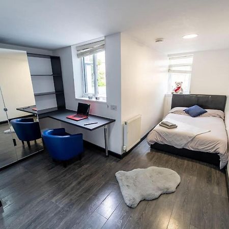 Studio Close To Selly Oak Train Station برمنغهام المظهر الخارجي الصورة
