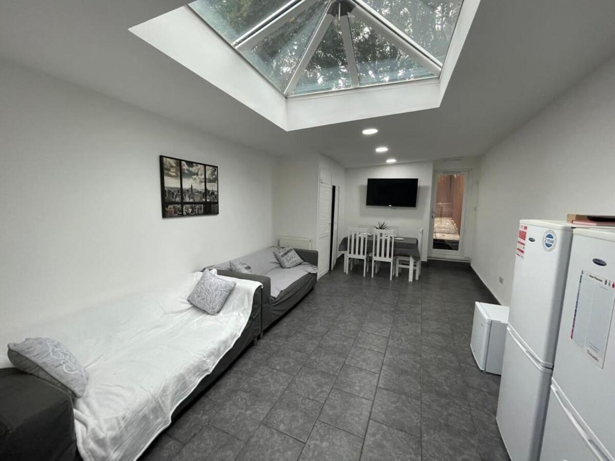 Studio Close To Selly Oak Train Station برمنغهام المظهر الخارجي الصورة